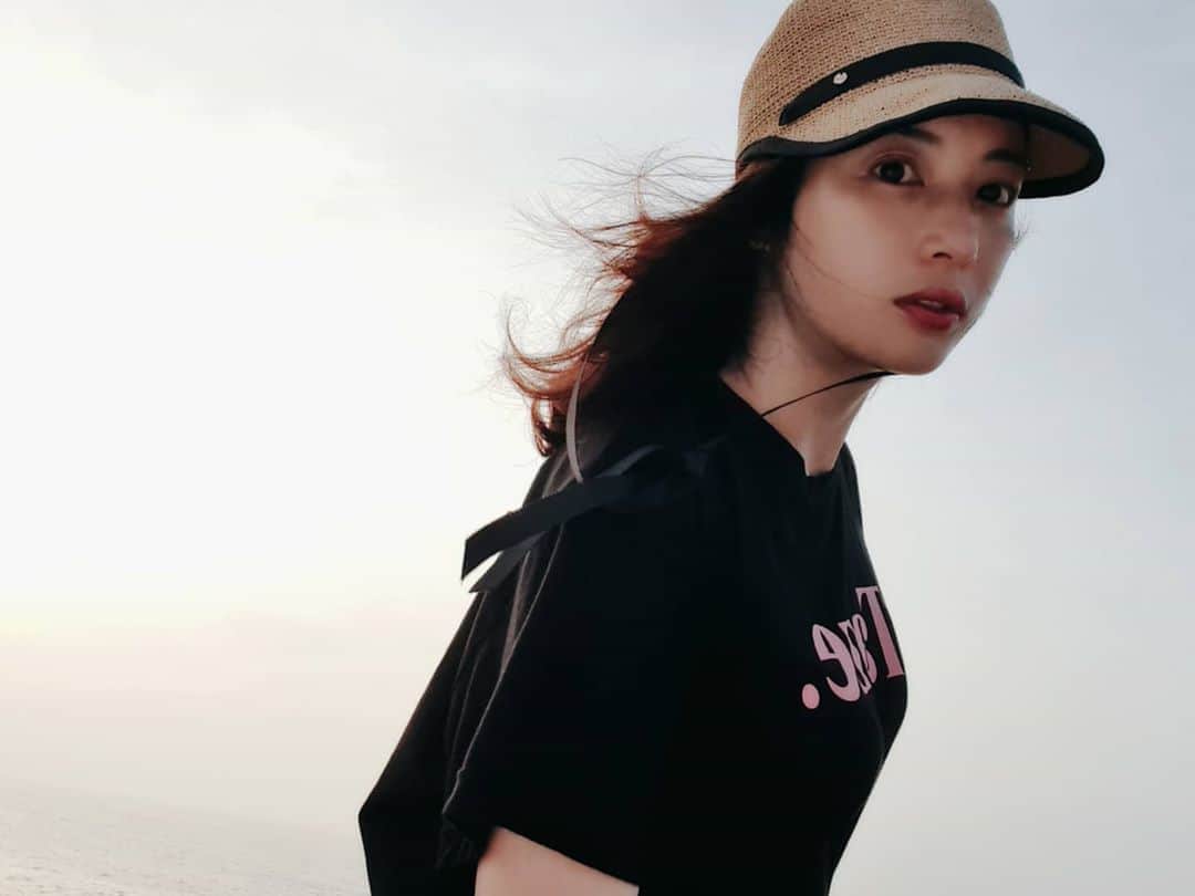 チョン・ダへのインスタグラム：「시간 참 쏜살같다.  제주도에 내려온지도 벌써 꽤 되었네 ᆞ 코로나로 다시 또 머리가 복잡한 요즘.. ᆞ ᆞ #딸래in제주 #코로나사라져」