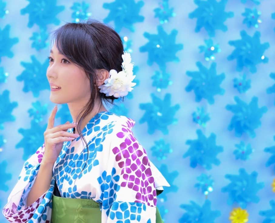 大澤有紗さんのインスタグラム写真 - (大澤有紗Instagram)「猛暑だけど、 涼しい顔をしていたい🎐 なんでもないふりは得意なの🤫  photo by @cookierapi   #涼んでますか #食べてますか #カキ氷 #何味たべたい？ #夏を最後まで味わおう #summer #summergirl #japanesegirl #kimono #yukata #asakusa #tokyo #japan」8月22日 16時12分 - arisa_osawa_official