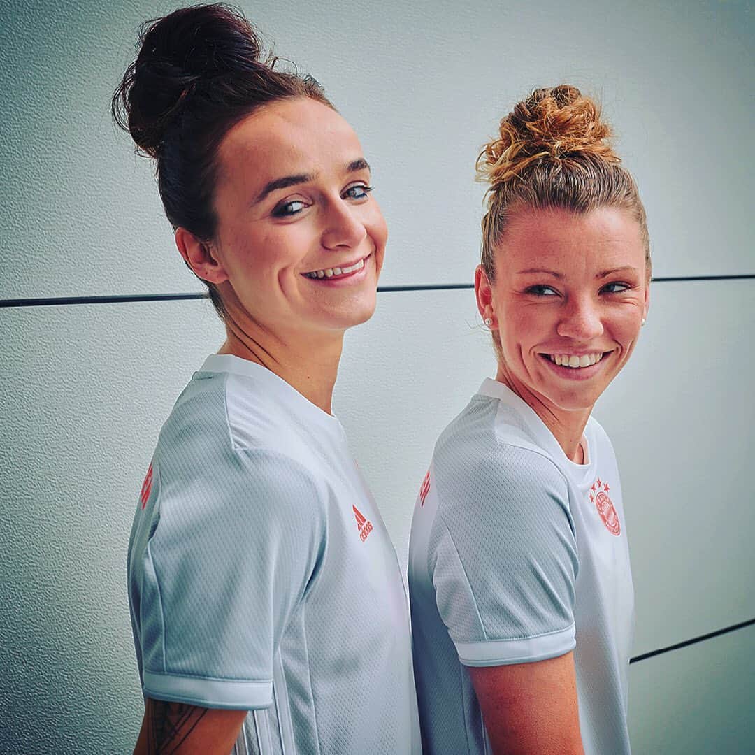 Lina Magullのインスタグラム：「20:00 Uhr 🕗 Champions League Viertelfinale 🦾 Live auf Sport1 📺  #beREDy #fcb #ol #cl #enjoy」