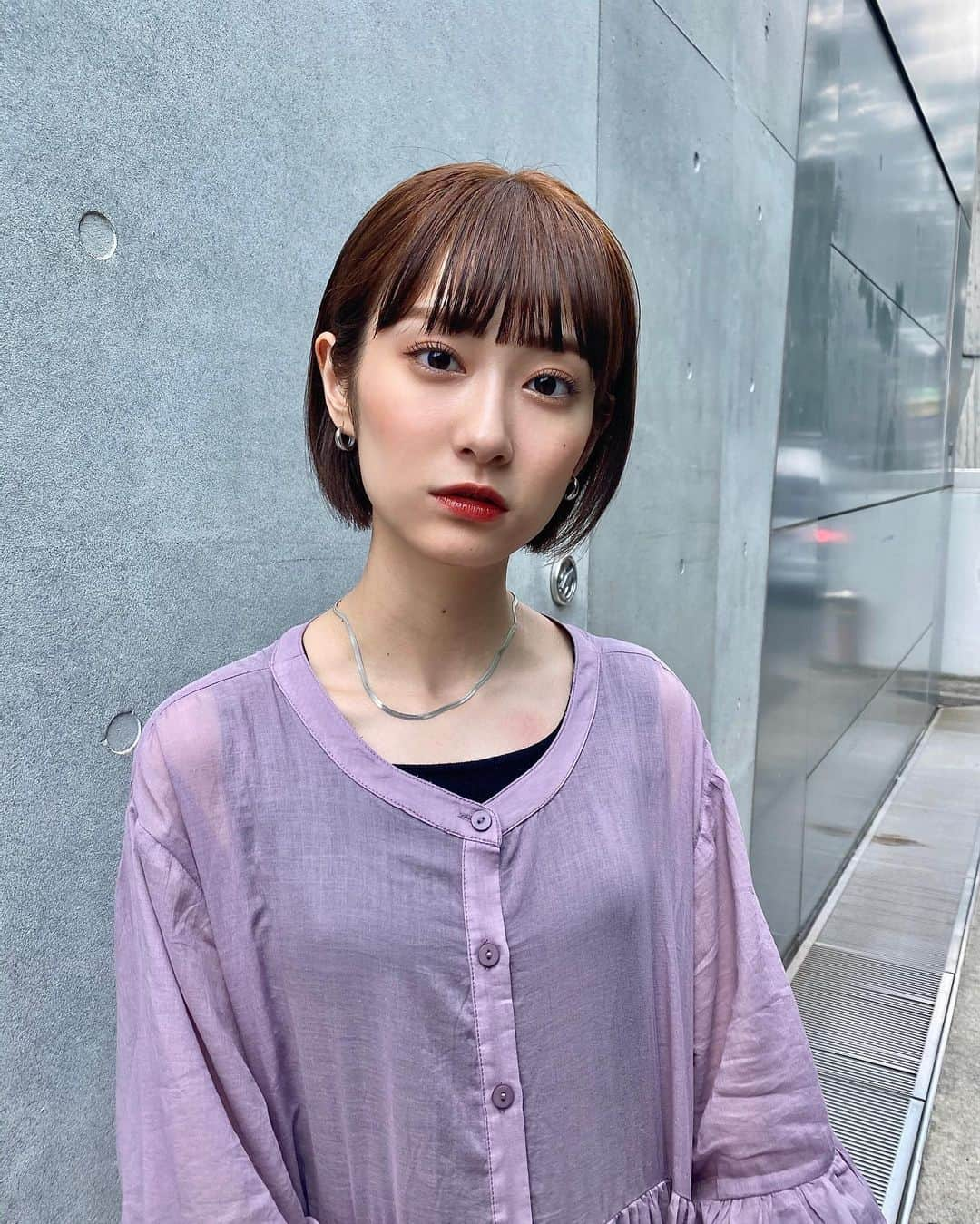 広瀬ちひろさんのインスタグラム写真 - (広瀬ちひろInstagram)「#ちひろずファッション ❤︎ 暑くてたまらない日々が続いているけど日焼けも怖いので @titivatejp のシアーブラウス着ました~ 秋になっても中にハイネックとか着たら良さそうなので長く着れそう🙆🏻‍♀️  #titivate #ティティベイト #titivatestyle #シアーティアードシャツブラウス」8月22日 16時40分 - chi_hirose