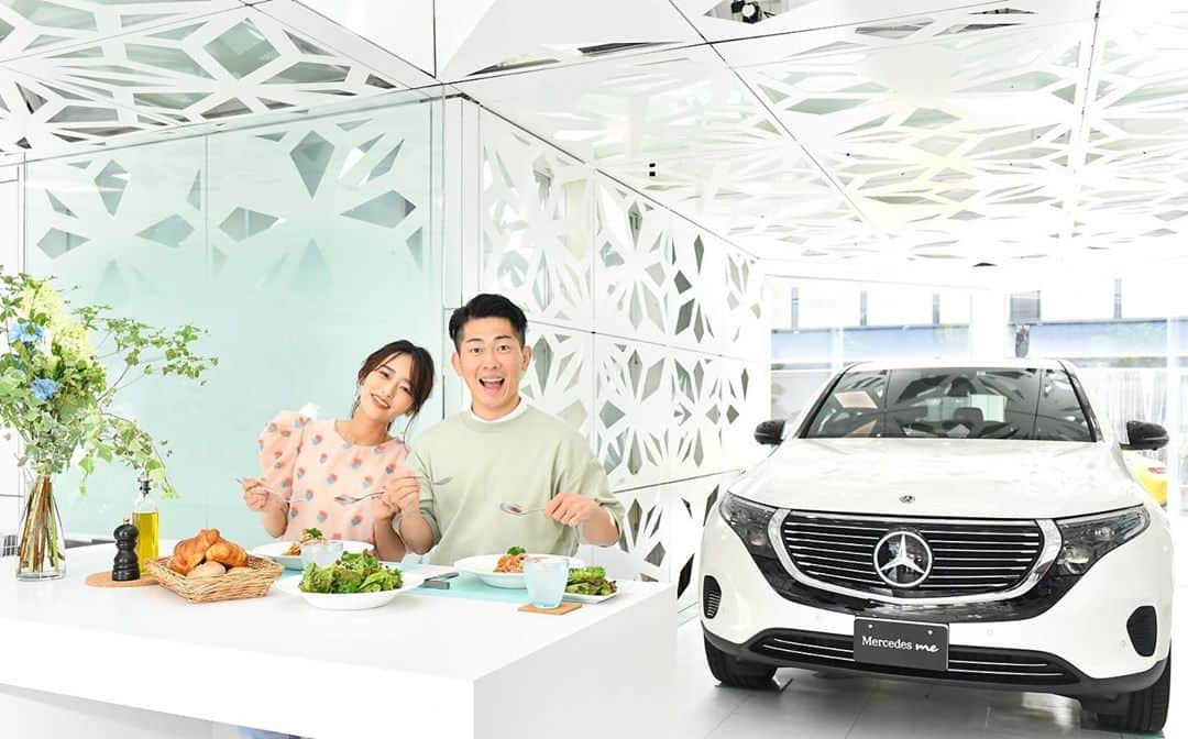 のインスタグラム：「TOKYO HEADLINE の企画で Mercedes me 東京（六本木）にるEQのある暮らしを体験してきました！ 体験した様子の映像やインタビューもあるので是非みてください！ #tokyoheadline #EQのある暮らし #pr @tokyoheadline  @mercedes_me_tokyo_osaka」