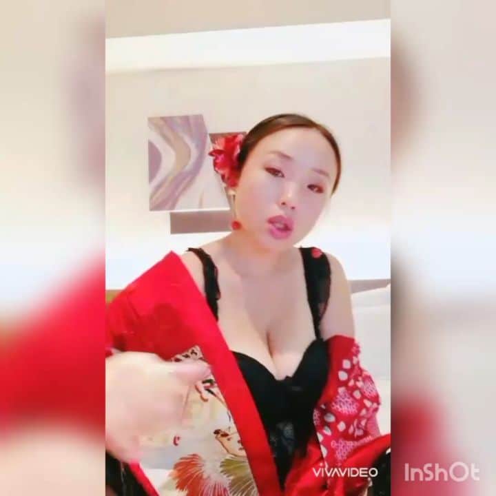 COMA-CHIのインスタグラム：「#wapchallenge  Don't call me“JAP”, cause you want Japanese Pussy😂 ほんのおふざけのつもりが、つい手が込んでしまった(笑) さっき @interfm897 でclean ver.歌いましたがこっちが本家dirty ver. @iamcardib @theestallion の #wap 、日本からのアンサーだっ🍑💦 #大和撫子解放宣言 #wapparty #femalerapper  #japaneserap」