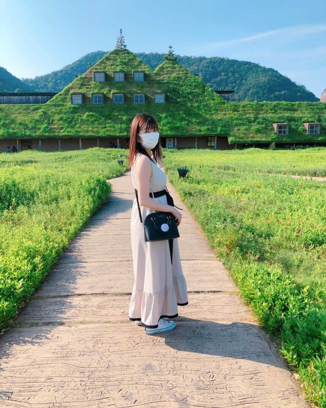のインスタグラム：「． ドライブがてら🚗#ラコリーナ へ． #とびだしぼうや がクラブハリエ仕様でした😆」