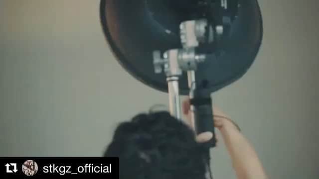 Kazuki Hamamotoのインスタグラム：「ヴィジュアル撮影の時のメイキングUPされましたー！ 062限定バージョンも^_^  そして、実は #カズキのタネ バージョンもあります！笑  近々UPしますね^_^  8/29 生配信お見逃しなく🔥  #Repost @stkgz_official with @get_repost ・・・ 📸ビジュアル撮影メイキング映像大公開📸﻿ ﻿ Behind the scenes of NAMA! HO! SHOW!! ~ON&OFF~ photo shoot.﻿ ﻿ NAMA! HO! SHOW!! ~ON&OFF~のビジュアル撮影メイキング映像大公開‼️﻿ ﻿ 【 062限定情報 】﻿ おむつの皆さんだけにオフィシャル映像では﻿ お見せしていない﻿ ”スペシャル未公開映像”を大公開中🌈﻿ ﻿ NEWSページをチェック👌🏽🤙🏽✌🏽✨﻿ ﻿ #stkgz﻿ #NAMAHOSHOW﻿ #ONandOFF﻿ #BehindTheScenes」