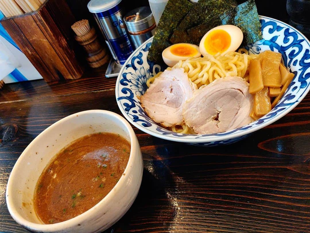 つけMen野郎さんのインスタグラム写真 - (つけMen野郎Instagram)「特製つけ麺 杏樹亭 過日の杏樹亭。やっぱり杏樹亭はつけ麺が好き。動物魚介の濃厚つけ汁はいつの時代もうまい。甘辛酸を基本に、切れ味のあるタレの塩気。つけ汁に長方角のチャーシューが入っており、これも好き。卓上の甘酢を麺にかけてさっぱりと味変。」8月22日 17時14分 - bokurarri