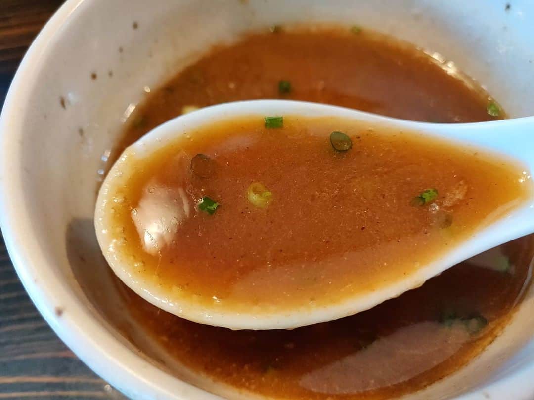 つけMen野郎さんのインスタグラム写真 - (つけMen野郎Instagram)「特製つけ麺 杏樹亭 過日の杏樹亭。やっぱり杏樹亭はつけ麺が好き。動物魚介の濃厚つけ汁はいつの時代もうまい。甘辛酸を基本に、切れ味のあるタレの塩気。つけ汁に長方角のチャーシューが入っており、これも好き。卓上の甘酢を麺にかけてさっぱりと味変。」8月22日 17時14分 - bokurarri