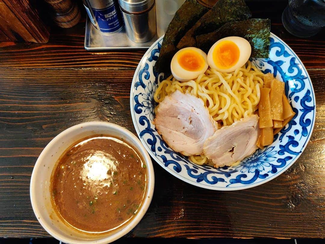 つけMen野郎さんのインスタグラム写真 - (つけMen野郎Instagram)「特製つけ麺 杏樹亭 過日の杏樹亭。やっぱり杏樹亭はつけ麺が好き。動物魚介の濃厚つけ汁はいつの時代もうまい。甘辛酸を基本に、切れ味のあるタレの塩気。つけ汁に長方角のチャーシューが入っており、これも好き。卓上の甘酢を麺にかけてさっぱりと味変。」8月22日 17時14分 - bokurarri