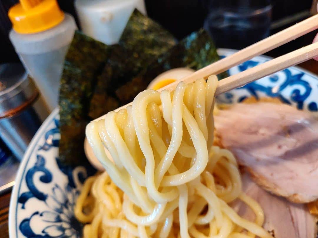 つけMen野郎さんのインスタグラム写真 - (つけMen野郎Instagram)「特製つけ麺 杏樹亭 過日の杏樹亭。やっぱり杏樹亭はつけ麺が好き。動物魚介の濃厚つけ汁はいつの時代もうまい。甘辛酸を基本に、切れ味のあるタレの塩気。つけ汁に長方角のチャーシューが入っており、これも好き。卓上の甘酢を麺にかけてさっぱりと味変。」8月22日 17時14分 - bokurarri