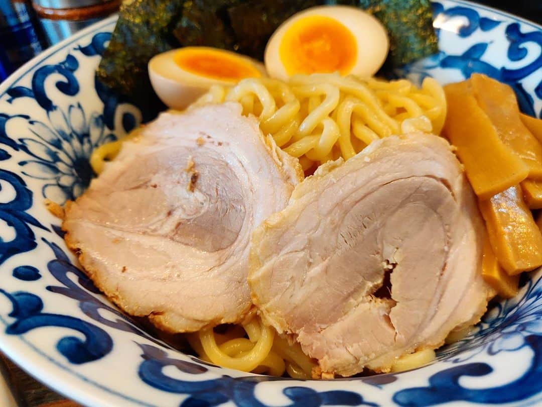 つけMen野郎さんのインスタグラム写真 - (つけMen野郎Instagram)「特製つけ麺 杏樹亭 過日の杏樹亭。やっぱり杏樹亭はつけ麺が好き。動物魚介の濃厚つけ汁はいつの時代もうまい。甘辛酸を基本に、切れ味のあるタレの塩気。つけ汁に長方角のチャーシューが入っており、これも好き。卓上の甘酢を麺にかけてさっぱりと味変。」8月22日 17時14分 - bokurarri
