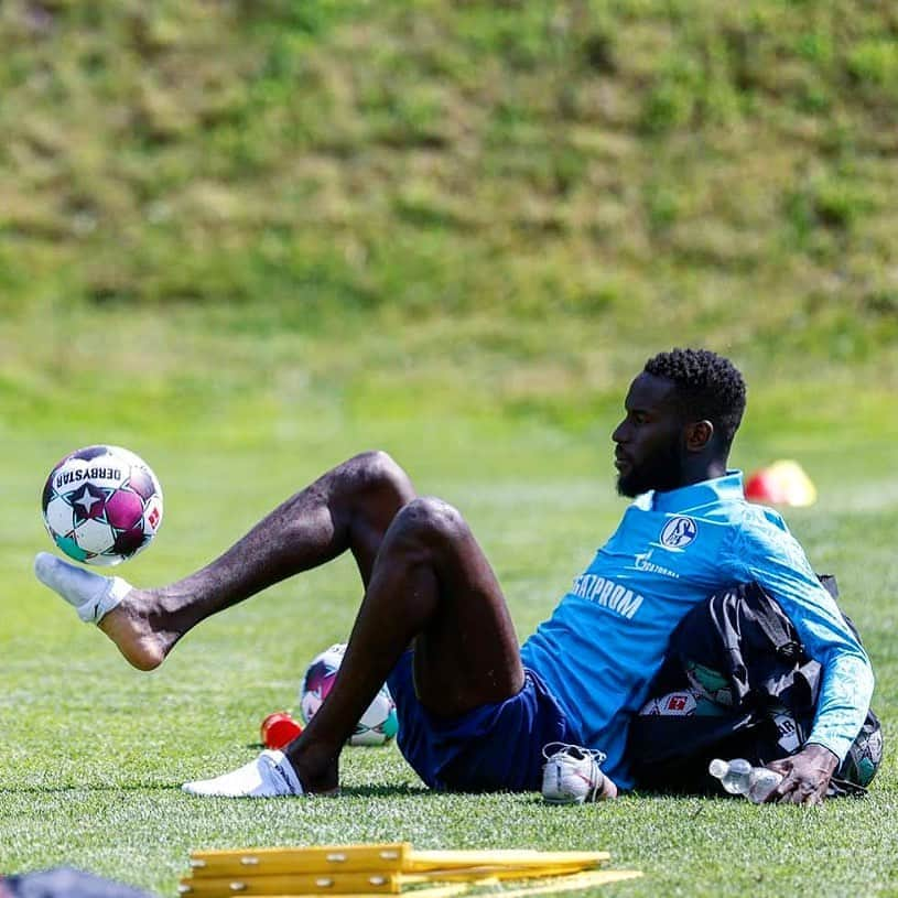 シャルケ04さんのインスタグラム写真 - (シャルケ04Instagram)「@doudou_salouf ⚽️⬅️👀 . . #S04 #Schalke #Knappen #Königsblau #S04inAustria #Salif #Trainingslager #Training」8月23日 4時06分 - s04