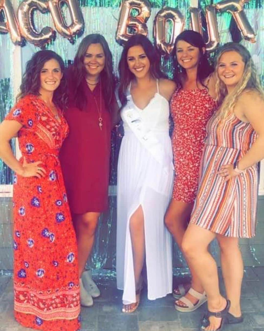 ペイジ・ローレンスのインスタグラム：「Summer Goal: Wear a dress ✅🏆  (Also, a belated Thanks to @hannaroseheckman for pre-wedding celebrations & sharing your fabulous friends!! Can’t wait for your big day!! 💙)」