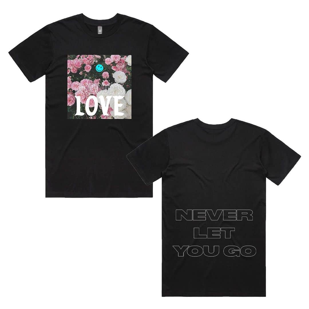 Maroon 5のインスタグラム：「maroon5shop.com ✨」