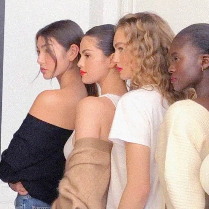 Always With Selenaのインスタグラム：「Selena Gomez x @rarebeauty . We’re ready」