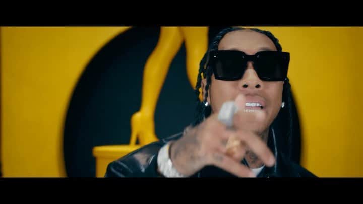 タイガのインスタグラム：「@elalfaeljefe #TrapPea video in bio ! 🇩🇴🇩🇴🇩🇴🔥🔥🔥DROP YOUR FLAG!!」
