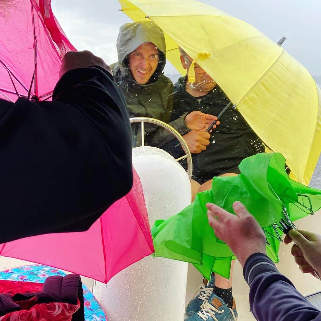 ヴェラ・ファン・ポールさんのインスタグラム写真 - (ヴェラ・ファン・ポールInstagram)「Bootje varen met de familie Schutrup 🚤🌦Lachen, gieren, brullen en regenbuien ☔️🤪🥰 Wat een gezellige dag!」8月23日 3時23分 - veravanpol