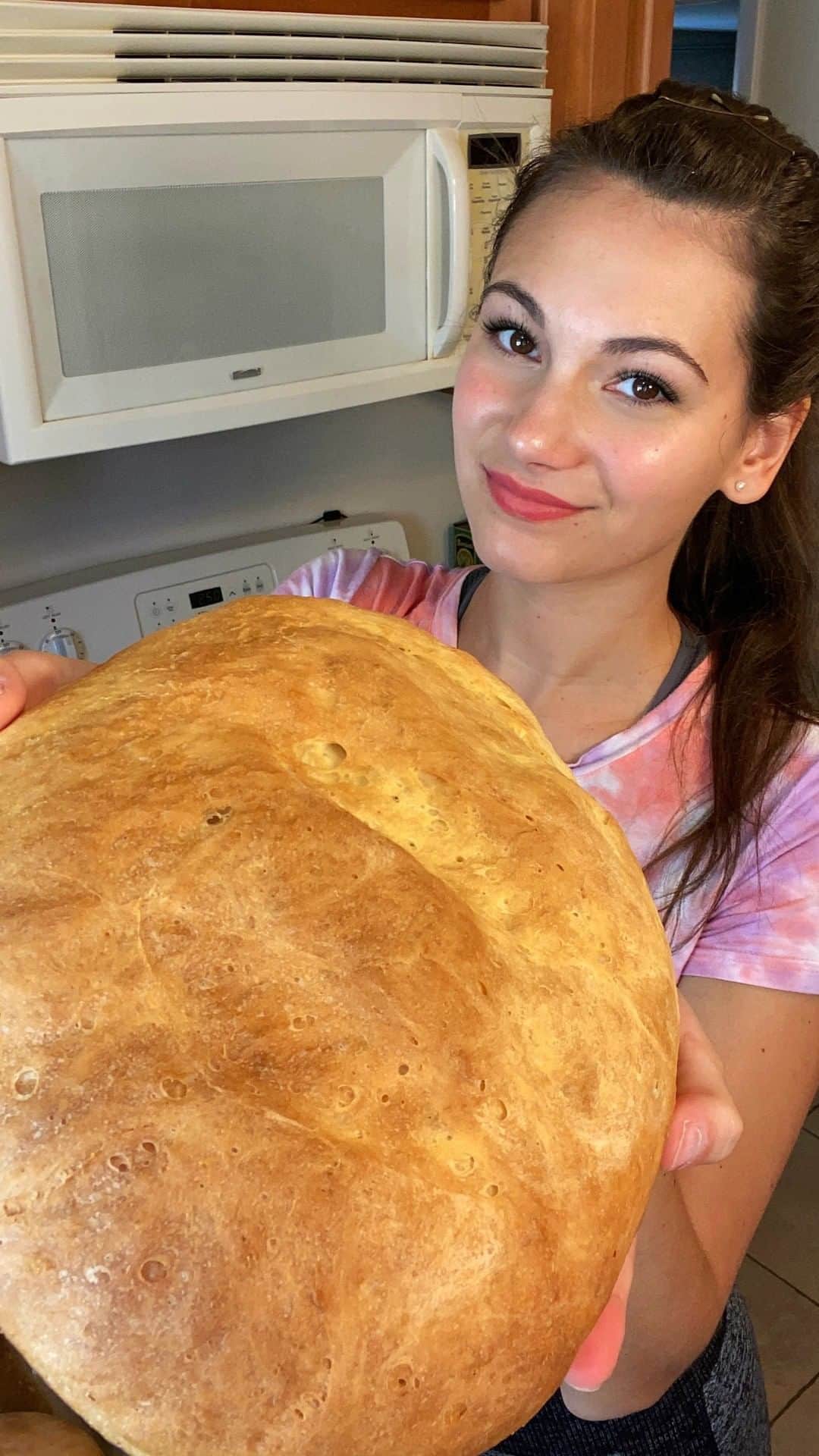 Alexia Rayeのインスタグラム：「The long awaited video of how I make bread at home *~*  You'll need: 2 Tbsp Instant Yeast 1/2 cup Warm Water 2 cups Hot Water 3 Tbsp Sugar 2 1/2 Tsp Salt 1/3 cup Oil 6 cups Flour  Instructions: 1. Mix yeast with 1/2 cup of warm water for 10 minutes. 2. In a separate bowl, combine 2 cups of hot water, sugar, salt, oil, and 3 cups of flour.  3. Add yeast mixture to the bowl then stir on low in stand mixer.  4. Add 1 cup of flour at a time until 3 cups are added then mix until dough pulls away from bowl. 5. Allow dough to rest for 10 minutes in bowl uncovered. 6. Create a slightly warm area by preheating the oven to 350 for 30-45 seconds. 7. Mold dough into three loaf shapes and add three slits in each loaf.  8. Let the dough rise in the SLIGHTLY warm oven for 30-40 min. 9. Take dough out and preheat the oven to 375 then cook for 18-22 minutes.  hope you enjoy! <3」