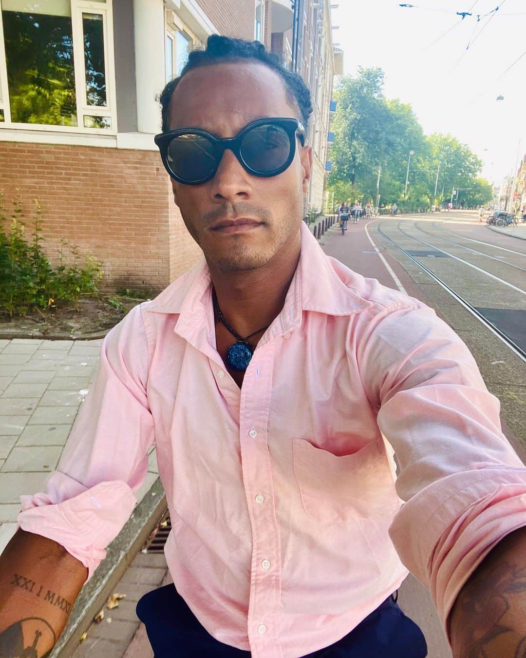 サネリー・ジェームズのインスタグラム：「_Instinctive•modus__...💡⏳」
