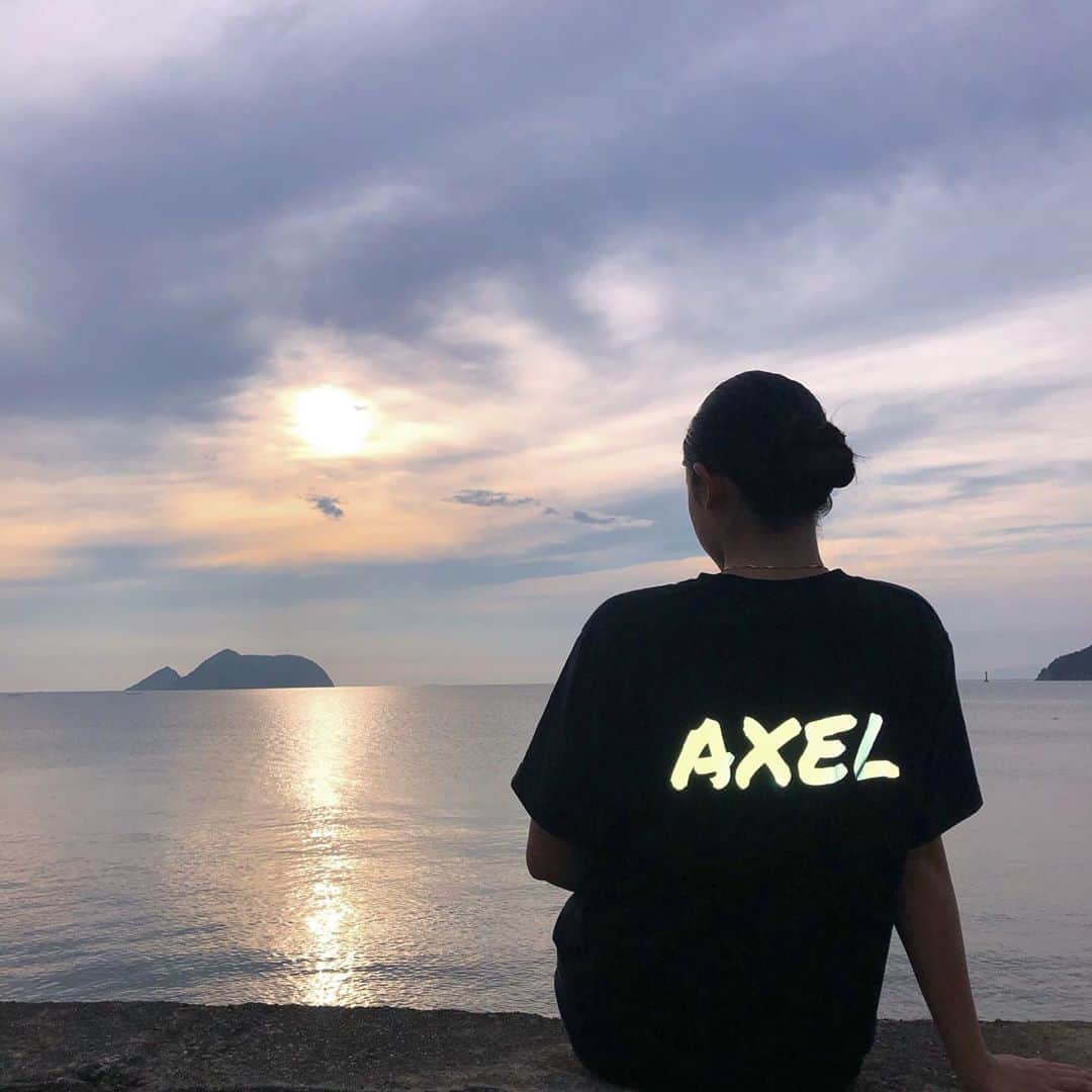 原田美優さんのインスタグラム写真 - (原田美優Instagram)「. .  @axel_official_shop のTシャツ 🤎 AXELのロゴが光当てたらひかるねんけど、鬼可愛くない???❤︎ 夜とかバリ安全(笑)😂😂  .  #axel #tshirt #ınstagood #instalike」8月22日 19時02分 - harada.myu