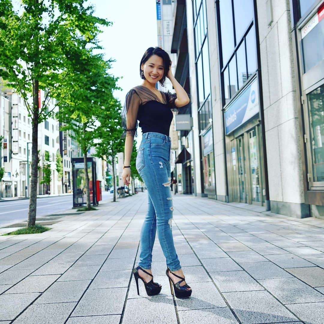 のインスタグラム：「この頃が一番髪短かった✂️✨ 誰もいない銀座でカッコよく撮っていただきました☺️  以前刚刚剪发时照的照片❤️  Photo by@foxyjoes_photography  #銀座 #撮影 #モデル #スタイル #背高くなりたい  #ショートヘア #ボブ #ヘアスタイル #短发  #日系发型 #日本女生  #shorthair #shootingmodel #favoritehairstyle」