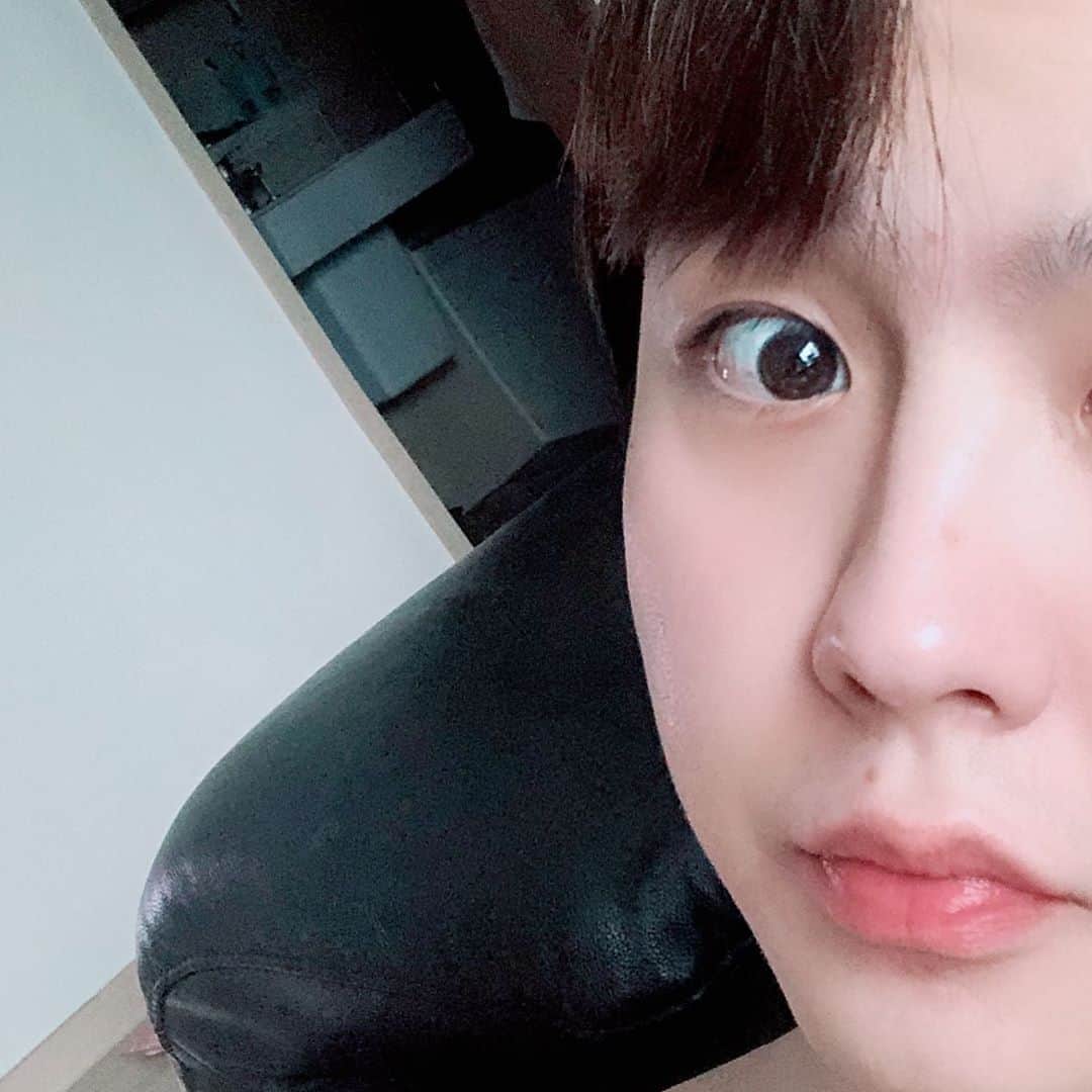 インジュン のインスタグラム：「目、鼻、口　一つだけ選ぶとしたら~? 눈,코,입 하나만 골라준다면~? . . . #어디가제일이쁘게요? #どこが一番お気に入り?」