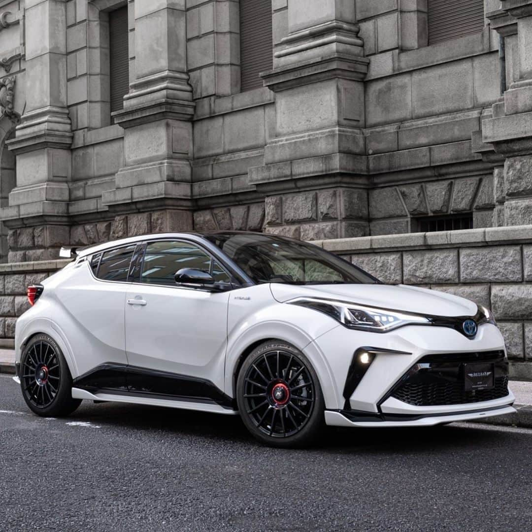 Spirits Artisanさんのインスタグラム写真 - (Spirits ArtisanInstagram)「TOYOTA C-HR MC After  owner：@cinnamon_2525 Body kit : Artisanspirits///Sportsline blacklabel  suspension : blitz  Wheel : ARTISAN SPIRITS× OZ SUPERTURISMOEVOLUZIONE  Tire : yokohamatire  #アーティシャンスピリッツ#アーティシャン #artisanspirits #artisan  #toyota #toyotachr #chr #bodykit #blacklabel  #blitz #suv #東京オートサロン2020 #tokyoautosalon2020 #evasivemotorsports  #ravspecjdm #butlertire #jworksunlimited #premierautowerkz #suvproject #kanooperformance #car_life_staff  #トラウム #車庫小舗 #nigeljdmparts #advancedautoperformance  #ottoautoservice #mr__lexus #jackspna」8月22日 19時11分 - artisan_spirits