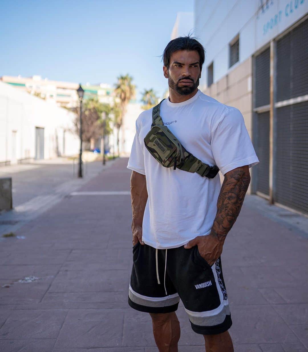 Sergi Constanceさんのインスタグラム写真 - (Sergi ConstanceInstagram)「Trust yourself👊 . @vqfit Core V2 is live🔥Check the newest obersized tees, tank tops, cross body bags. . Tap link @vqfit bio to shop online.」8月22日 19時15分 - sergiconstance