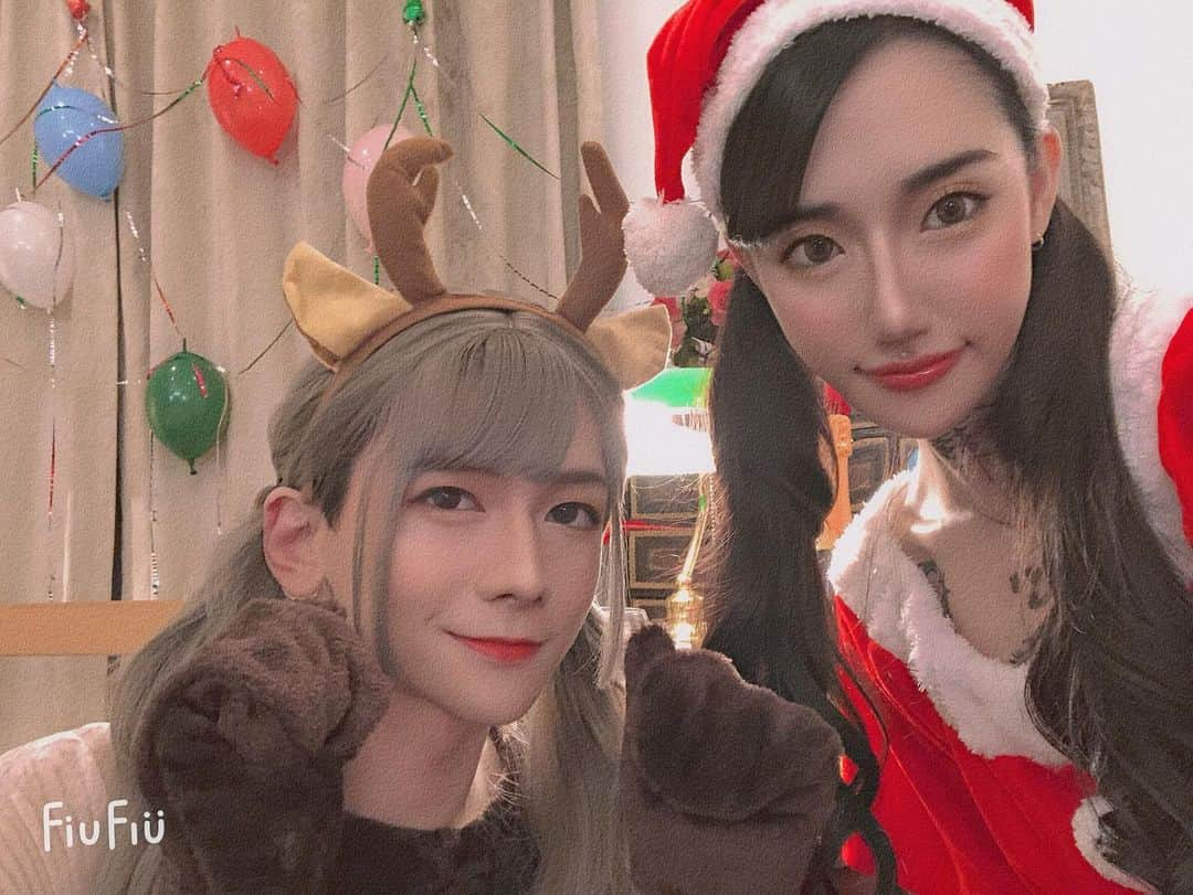 水森翠さんのインスタグラム写真 - (水森翠Instagram)「クリスマスプレゼント、お楽しみに❤️ #向理来 #女装 #女装男子 #女装子 #水森翠 #共演  #xmas #party」8月22日 19時15分 - sui_mizumori