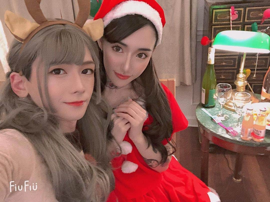 水森翠さんのインスタグラム写真 - (水森翠Instagram)「クリスマスプレゼント、お楽しみに❤️ #向理来 #女装 #女装男子 #女装子 #水森翠 #共演  #xmas #party」8月22日 19時15分 - sui_mizumori