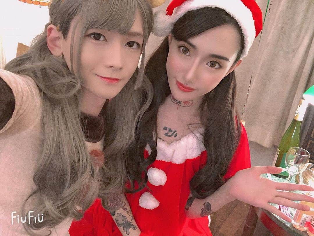 水森翠さんのインスタグラム写真 - (水森翠Instagram)「クリスマスプレゼント、お楽しみに❤️ #向理来 #女装 #女装男子 #女装子 #水森翠 #共演  #xmas #party」8月22日 19時15分 - sui_mizumori