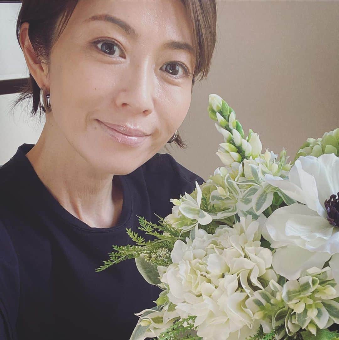 畑野ひろ子のインスタグラム：「今日は、 @willgarden_official メンバーさんのオンラインレッスンでした。 参加頂きました皆様、ありがとうございました🙏 お花で繋がった輪って、やっぱり素敵🥰」