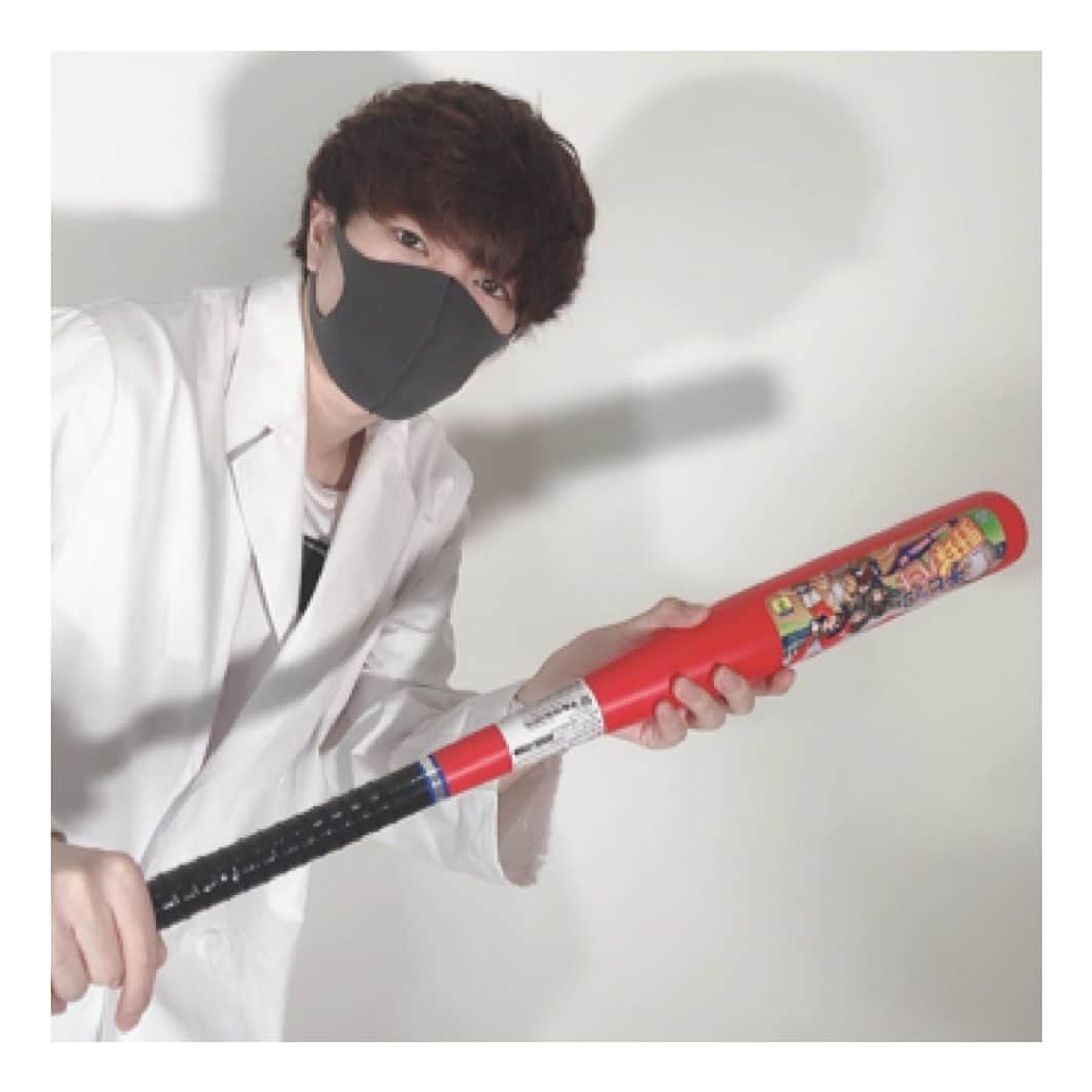 太郎あげあげのインスタグラム：「世界観すごめ医者　#マスクから差別化　#せめてもサージカルマスクであれ　#野球も多分一生ベンチ　#フリー打撃でバントするタイプ　#パワプロは強い　#プロスピが弱い　 #韓国 #韓国好きな人と繋がりたい #韓国ファッション」