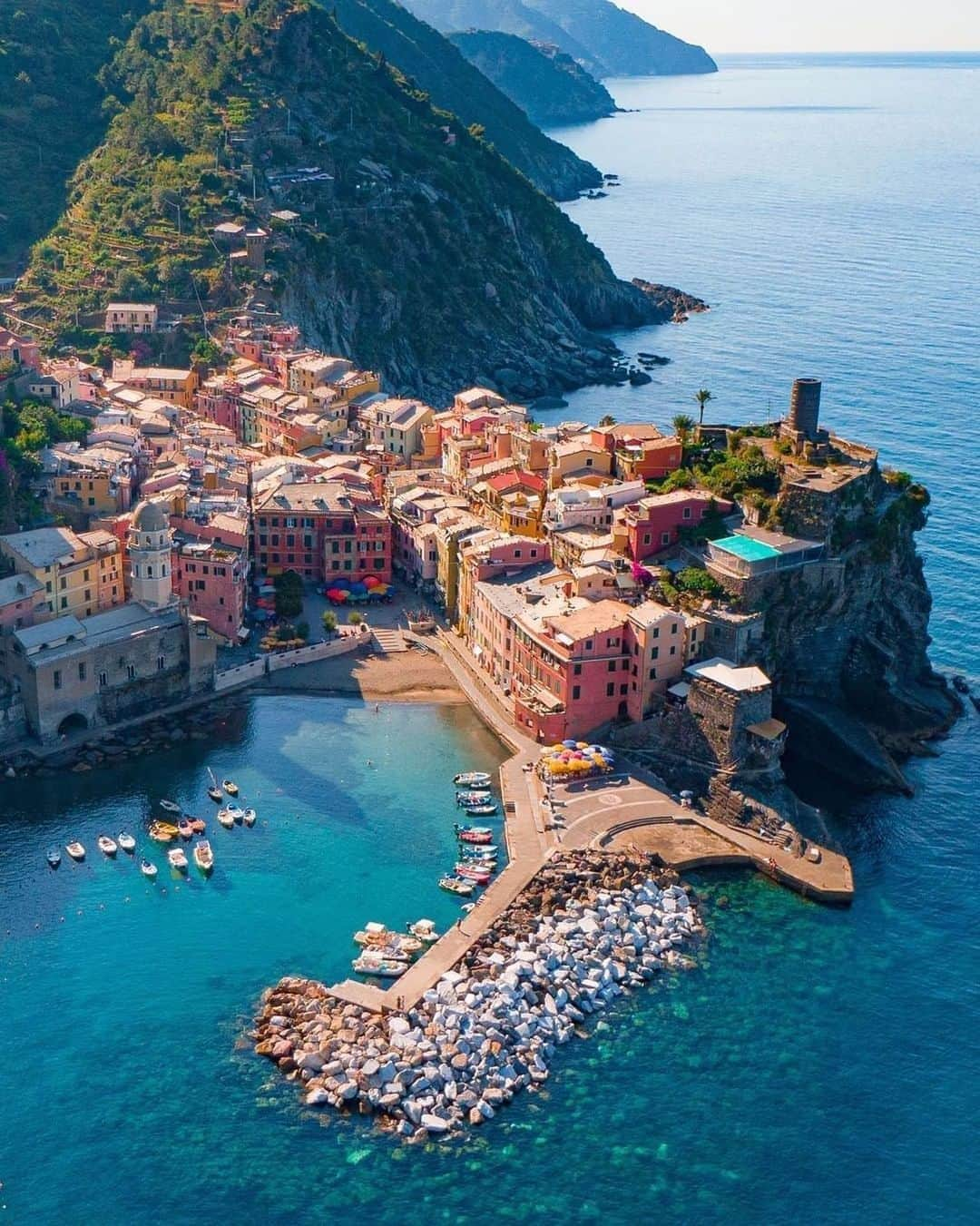 Blonde Saladさんのインスタグラム写真 - (Blonde SaladInstagram)「ENCHANTED CINQUE TERRE 🏖️ #theblondesalad #italy #cinqueterre #seaside #summer @italyintheworlds pic by @lorenzosironi」8月22日 19時51分 - theblondesalad