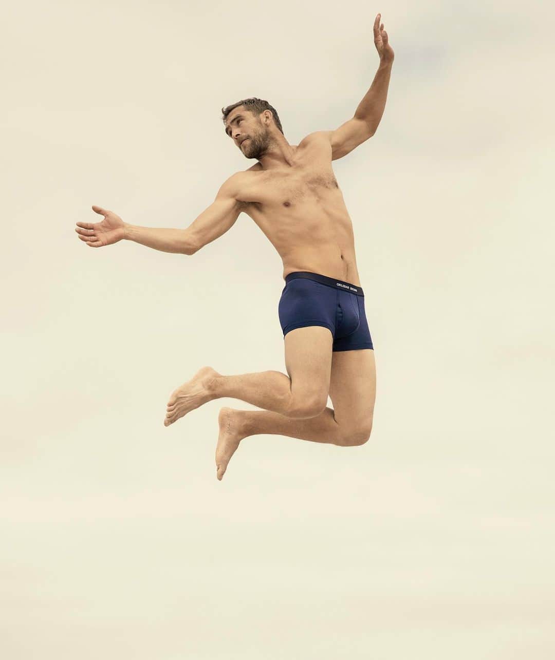 オールバーブラウンのインスタグラム：「Look at our underwear! Well, not ours literally — we're talking about our latest collection. Just as we started with 4 lengths of tailored swim shorts, we've created 4 styles of underwear for comfort where it matters most. Choose from the Slip, Brief, Mid Trunk or Short Trunk, available online & in-store (link in bio). #DoseOfSun #OrlebarBrown #OBsAroundTheWorld」