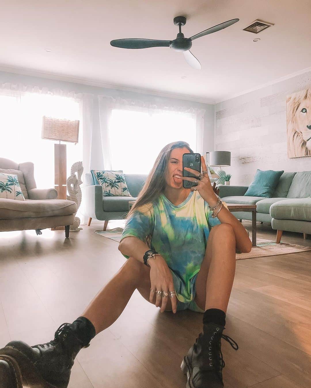 Maddie COATESのインスタグラム：「It’s the small habits. How you spend your mornings. How you talk to yourself. How you react. What you read. What you watch. Who you share your energy with. Who has access to you. That will change your life and hold the key to success. Everything you need in order to succeed is right inside of you. You just have to be brave enough to believe it.  • • • You guys wanted to see me in a more casual setting away from the athletics track. So I’ll try my best to provide while I’m in iso, and continue it on when things get a little more normal. Set from @saboskirt and shoes are obviously @docmartensshoes」