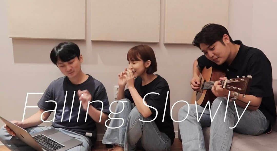 パク・ジンジュのインスタグラム：「기둥오빠와 함께한 Falling Slowly 유튜브로 오셔요!!👼🏻🤍👨🏻‍🚀」