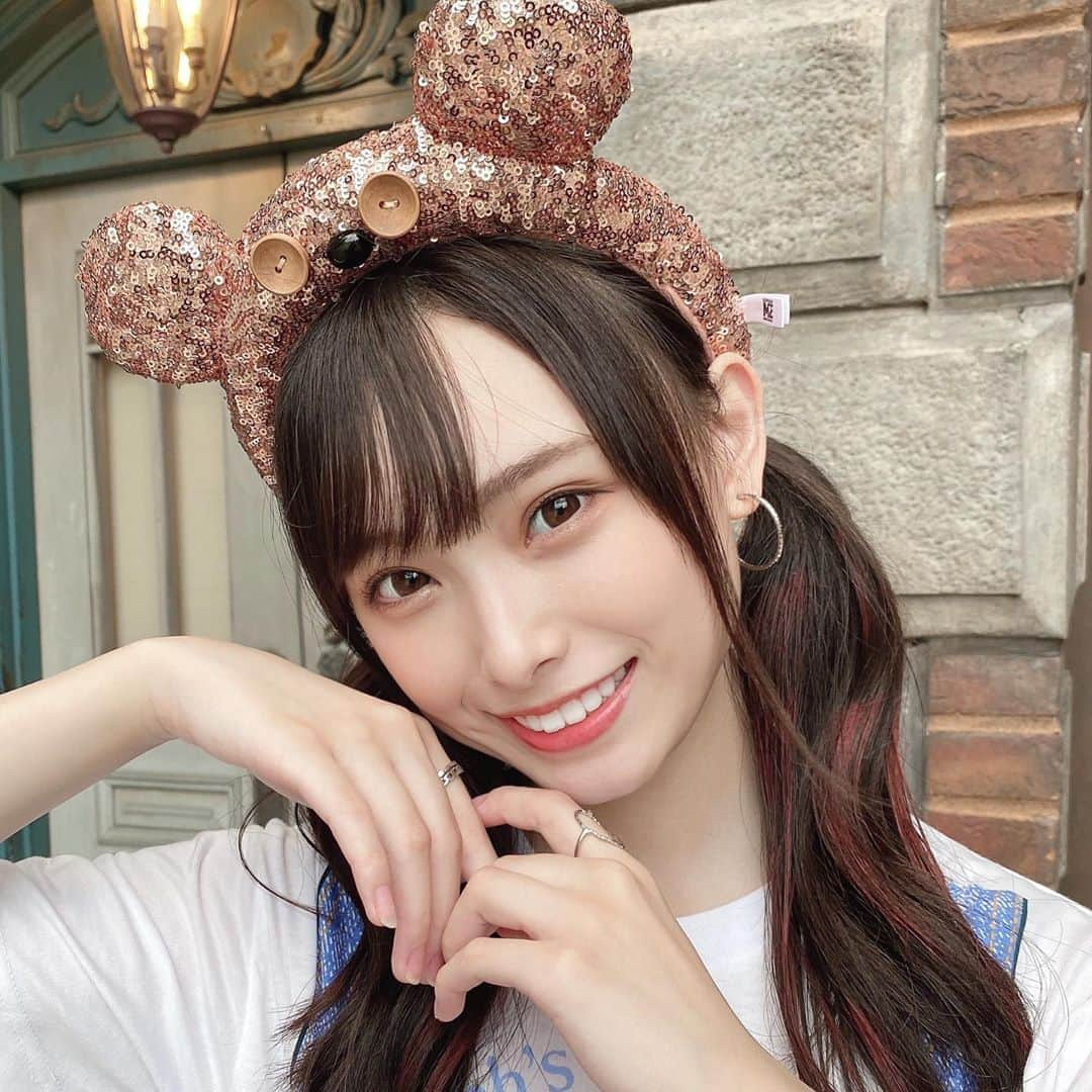 梅山恋和さんのインスタグラム写真 - (梅山恋和Instagram)「💘  おそろコーデで デートしたいね…♡  #usj #ティム #ミニオン #おもち映え  KATEの3Dヘアライナー01 『ヴィヴィッドレッド』 やってみた！ シャンプーしたら取れるよ🧴  （染めては無いです🙅‍♀️）  レッドがいい感じ〜♪」8月22日 20時06分 - cocona_umeyama