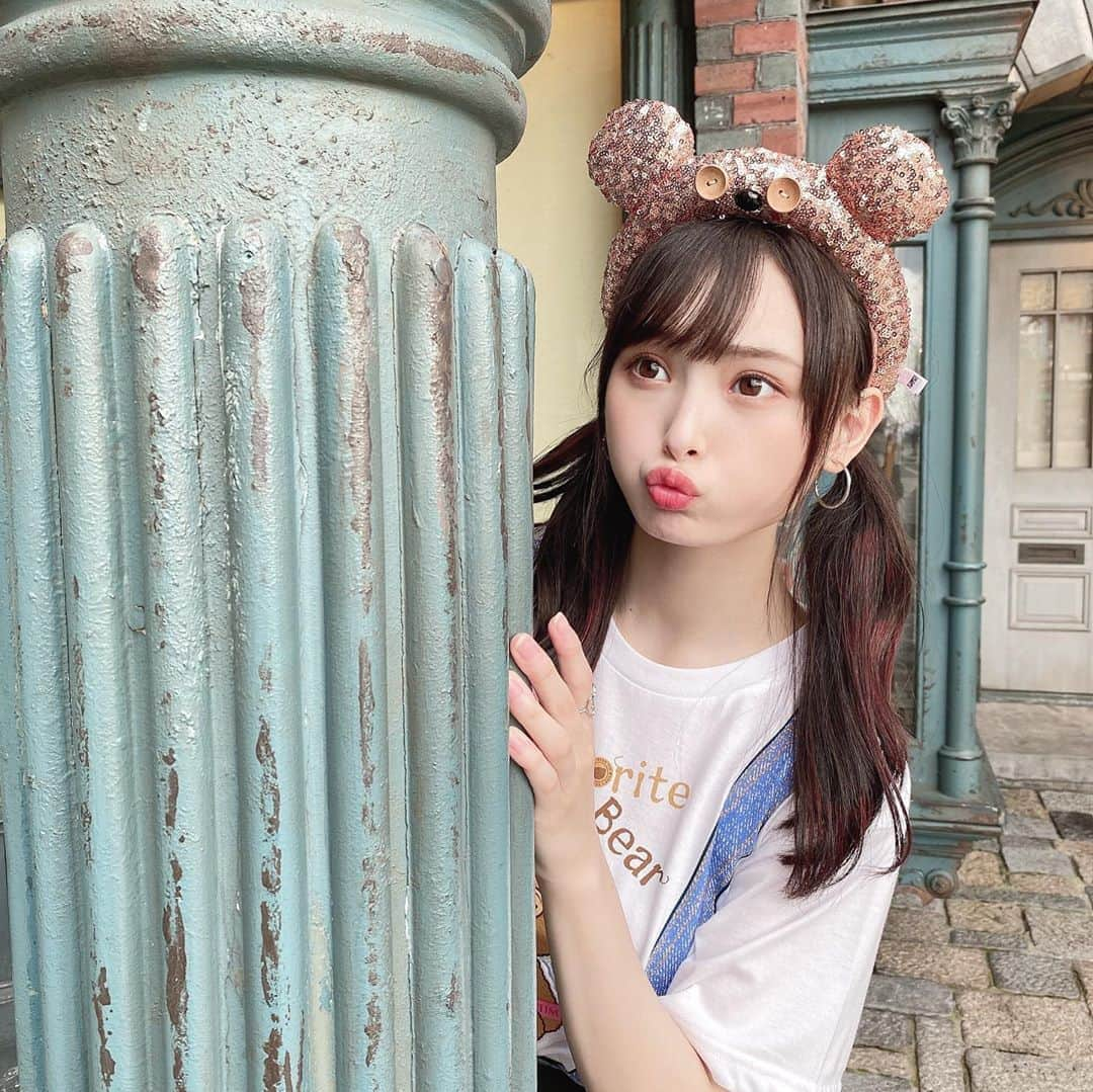 梅山恋和さんのインスタグラム写真 - (梅山恋和Instagram)「💘  おそろコーデで デートしたいね…♡  #usj #ティム #ミニオン #おもち映え  KATEの3Dヘアライナー01 『ヴィヴィッドレッド』 やってみた！ シャンプーしたら取れるよ🧴  （染めては無いです🙅‍♀️）  レッドがいい感じ〜♪」8月22日 20時06分 - cocona_umeyama