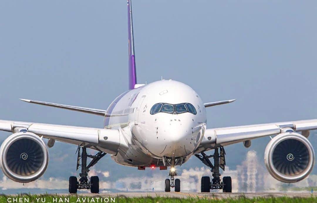 のインスタグラム：「TG633/20 AUG TPE-BKK : THAI’s third repatriation flight for Thais stranded in Taipei, THAI also delivered cargo on roundtrip flights. Thks  @chen_yu_han_aviation for the pic」