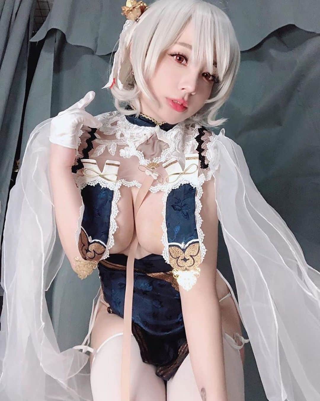 千尋のインスタグラム：「FF36場宣 ★攤位場宣DM★https://reurl.cc/WLLzg5 今天謝謝大家來玩✨✨✨排隊辛苦啦💗 明天會有天狼星的旗袍拍立得可以購買喔💗 另外也會開放現場拍立得$350/張✨✨  一番賞剩下16抽左右 還有一個B賞💓💓快帶回家😍😍  FF36攤位■U43 44叫我千尋大人) 明日方舟 Arknights ■天火X暴行  #天狼星 #碧藍航線 #Azurlane #azurlanecosplay」