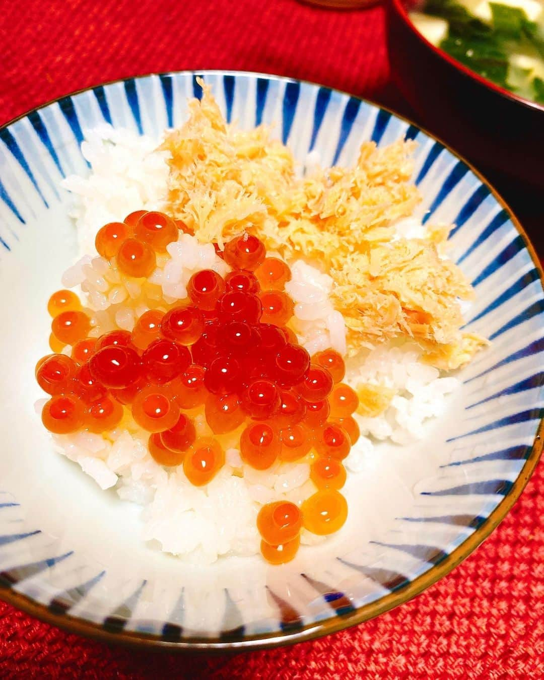 佐藤千亜妃さんのインスタグラム写真 - (佐藤千亜妃Instagram)「夕飯は鮭いくら丼😊おいし！！✨ #さとう定食#晩ごはん#鮭いくら丼」8月22日 20時28分 - chiaki_sato0920