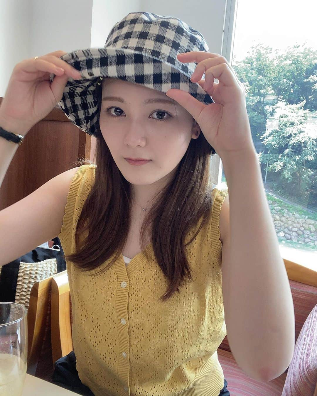 高橋胡桃のインスタグラム：「.#👒  夏の装い いつしかのわたし  髪をセットしなくても なんとかなるから帽子すきです  #高橋胡桃」