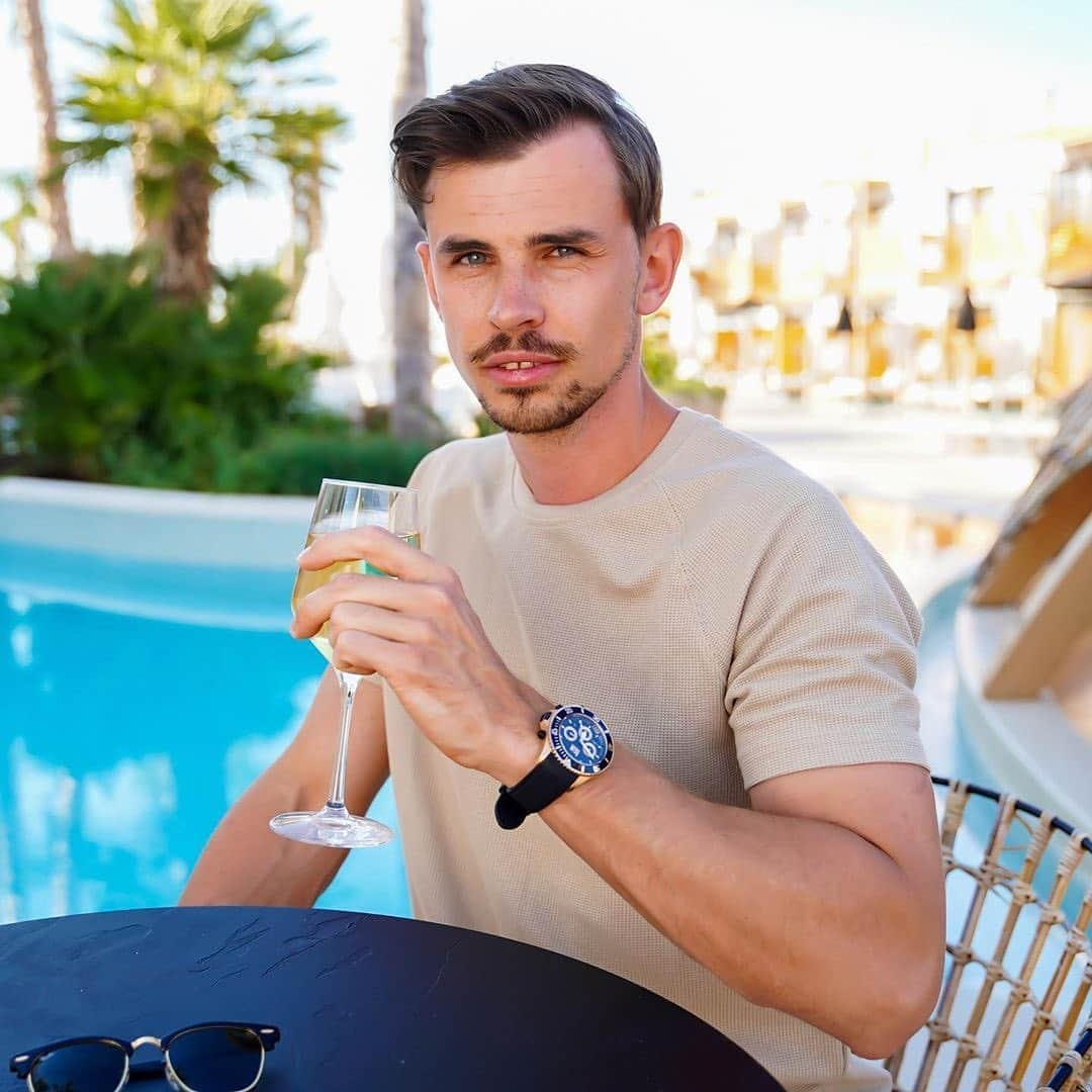 アイスウォッチさんのインスタグラム写真 - (アイスウォッチInstagram)「Summer vibes ☀️🍹💦 Thank you @tanguy_lamenace for this nice holiday picture ! 👌⚡️ And congratulations to you and @noemiemakeuptouch for this great news! 👶🏼💕 #icewatch #changeyoucan #icesteel #style #steel #happiness #city #lifestyle #men #chic #holiday #goodnews #holiday #summer #swimmingpool #coktail」8月22日 20時24分 - icewatch