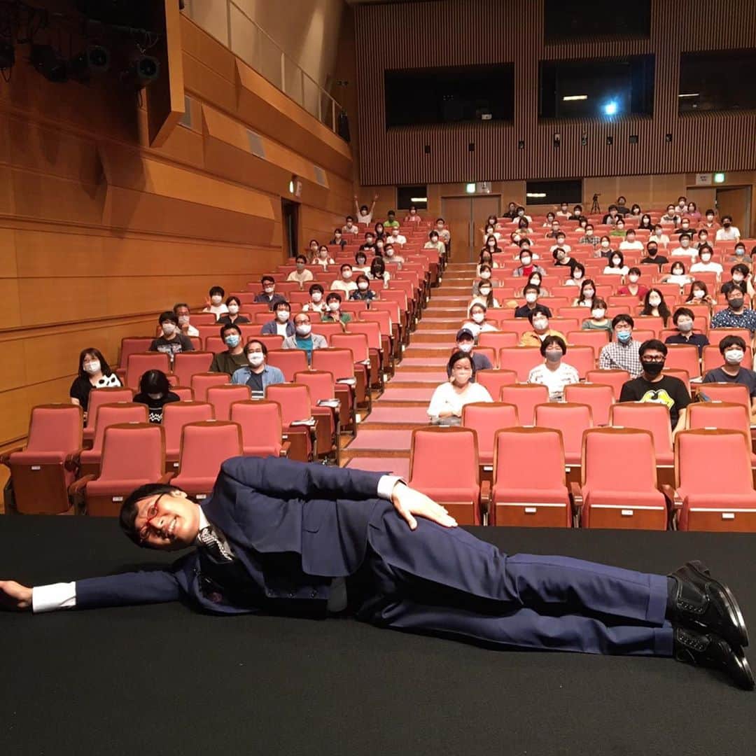 山里亮太のインスタグラム：「山里亮太の140東京6日目、本当に楽しかったです！！！！！！ 皆様、本当にありがとうございました！！！！！！ はぁ、楽しかったぁ！！！！！！  #山里亮太の140 #紀伊國屋サザンシアター」