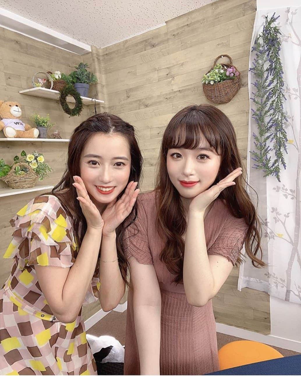 段文凝のインスタグラム：「ありがとうございました〜🤗❗️❗️ . .  #TV#TV収録#TV出演#生放送 #メイク#インフルエンサー#撮影#チャイボーグ#オルチャンメイク#オルチャンヘア#韓国#中国#ファッションモデル#モデル#ヘアメイク#中国メイク#クリエイター#雑誌#雑誌撮影#雑誌掲載#ポニーテール#タピオカ#広告モデル#タレント#イベント#アパレル#アパレル撮影#アパレルモデル#ファッション」