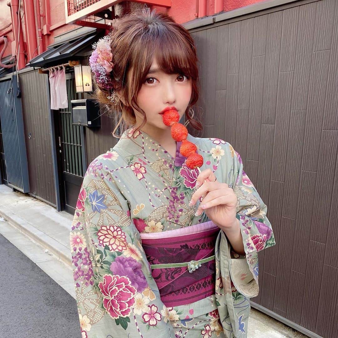 遠藤 玲奈 /endo renaのインスタグラム：「🍓🍓🍓 秋も着れそうな浴衣。 ちょっとくすんだグリーンもかわゆいな☻ もう夏も終盤なのさみし、、(；；)」