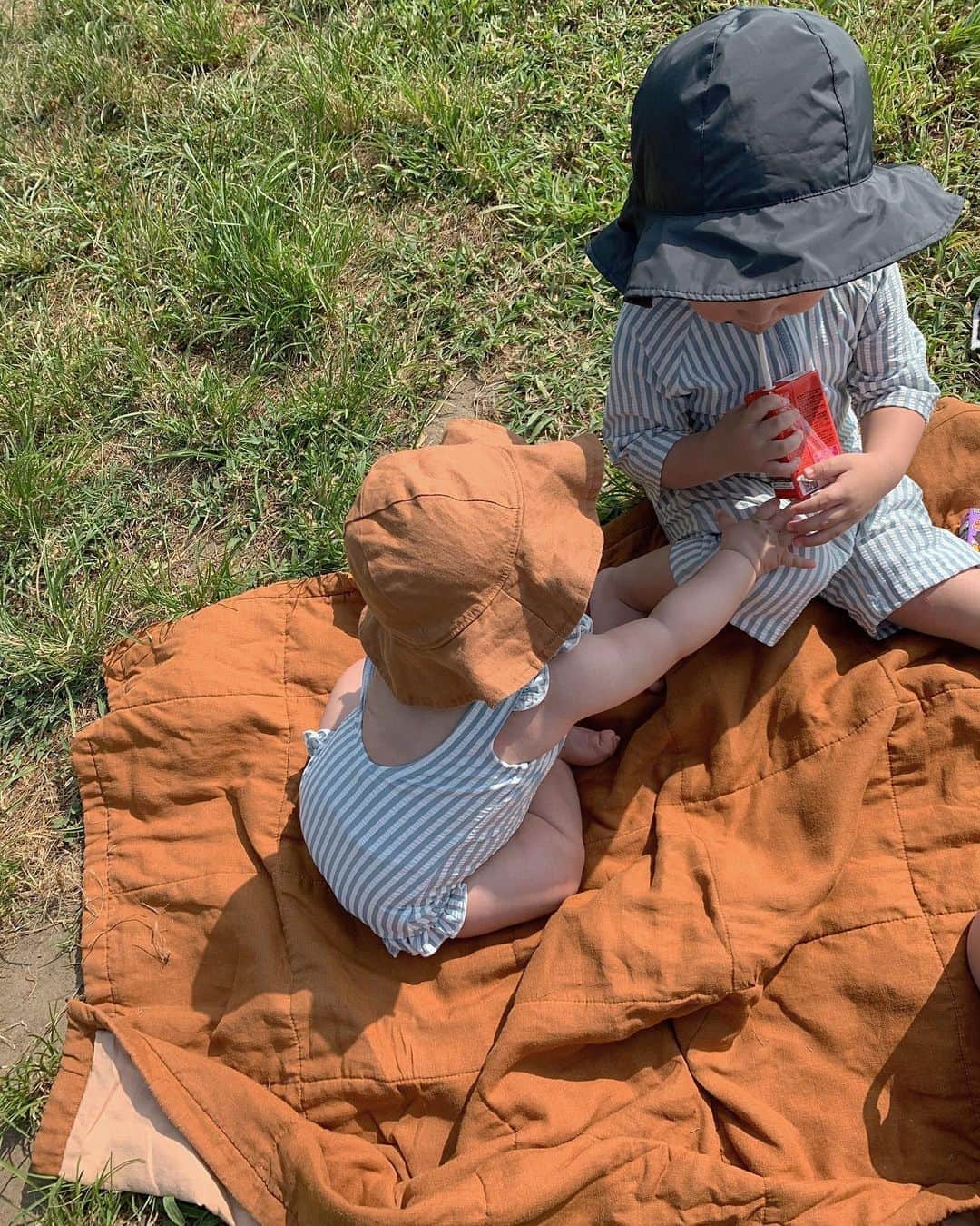 のインスタグラム：「仲良しなの嬉しい〜👦🏻👶🏻💗」