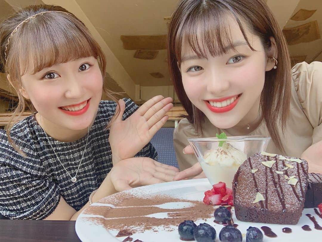 甲田友莉子のインスタグラム：「りほの誕生日サプライズをしました︎〜♥︎ 大成功でした︎☺︎イエーーイ 改めてお誕生日おめでとう！！ ずっとずっと愛してる😙 . #ゆりほ #中村里帆 #キャンパスクイーン #スペースクラフト #jkに戻りたいって心の底から思った今日この頃」