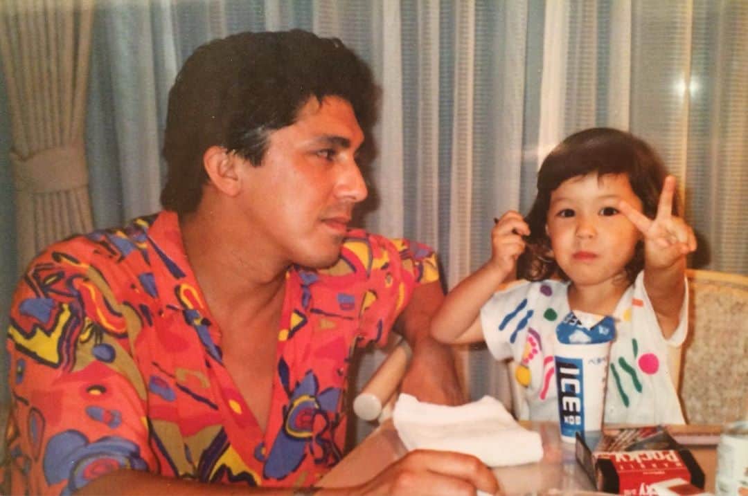 ステファニーのインスタグラム：「❤️👨🏽👧🏼❤️ 今日は私にとっても特別な日。 私の大切な親友へ。 Happy Birthday my dad. And I love you!!」