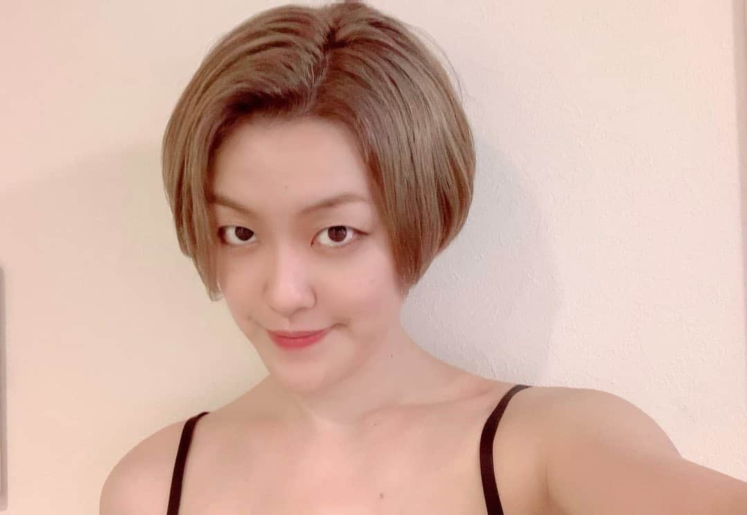 丹羽麻由美さんのインスタグラム写真 - (丹羽麻由美Instagram)「Summer 🌞  hair&nail  整えていただきました☺️  いつもお世話になってるサロン @mellowsalon の 井野ちゃん @mellow_inomaiko  ありがとうございます💜  そしてnailは初めて行ったサロン。 @chestnutsroom  ネイリストの方もとても親切で、そしてセンスのいいデザインがたくさんあって素敵なお店でした💛  #summer #hair #nail」8月22日 20時48分 - mayumi912