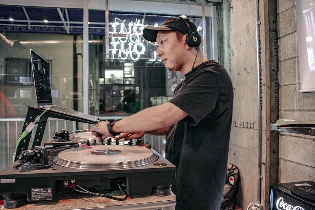 DJ ATSUのインスタグラム：「DJ BABY MAD / Twitch ありがとうございました！Ta-Boもありがとう‼︎﻿ ﻿ アーカイブも残っていますので見逃した方はゼヒ‼︎﻿ またフォローなどもお願いします🤲﻿ ﻿ PHOTO BY @hoshina_design」